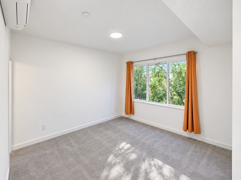 Building Photo - 2151 N 147th St