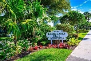 Building Photo - 637 12th Ave S