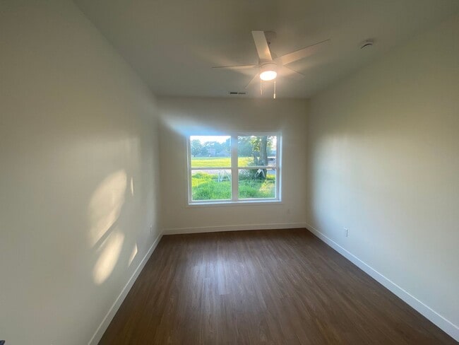 Building Photo - 304 South St