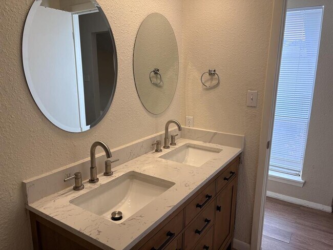 Building Photo - 6908 Lovely Ln