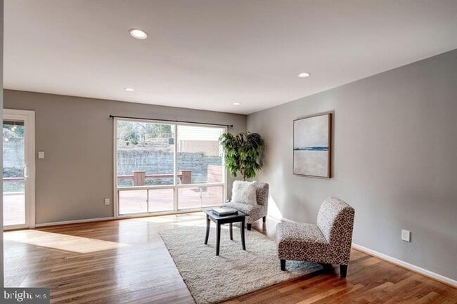Building Photo - 1700 Pebble Beach Dr