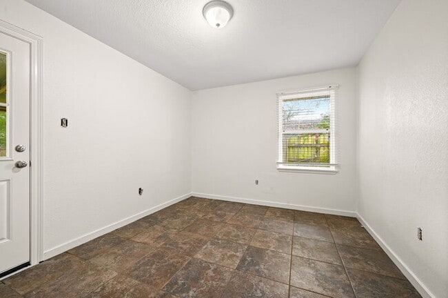 Building Photo - 8955 Alma Dr