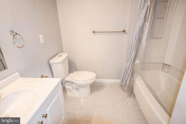 Building Photo - 27 Cross Country Ct