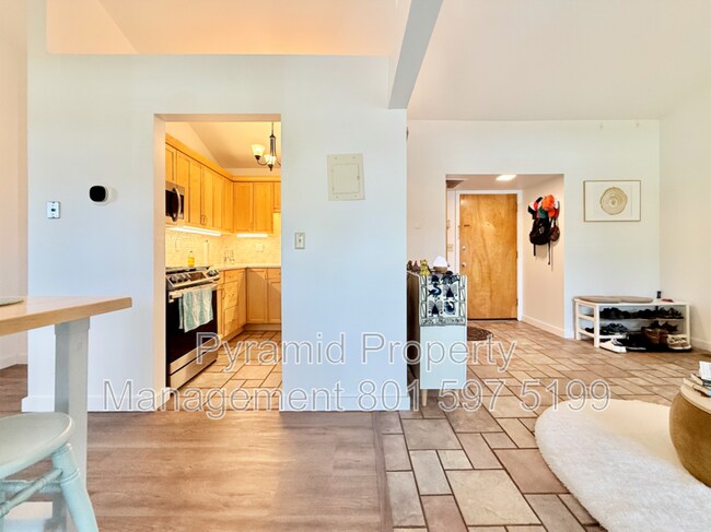 Building Photo - 251 S 700 E