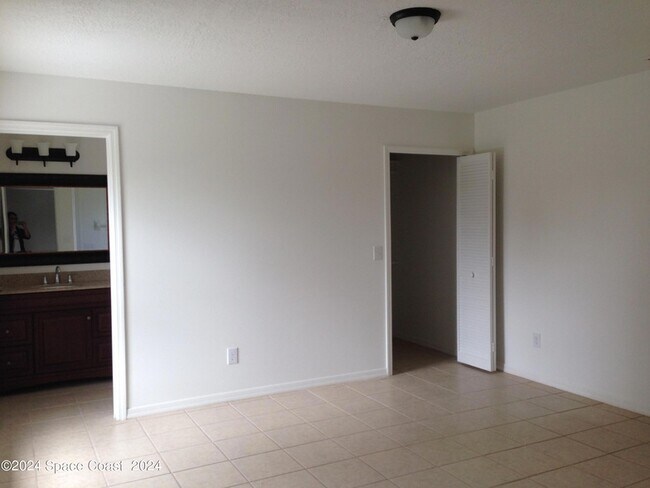 Building Photo - 639 Dwight Ave SE