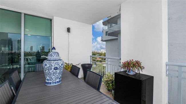 Building Photo - 2021 SW 3rd Ave