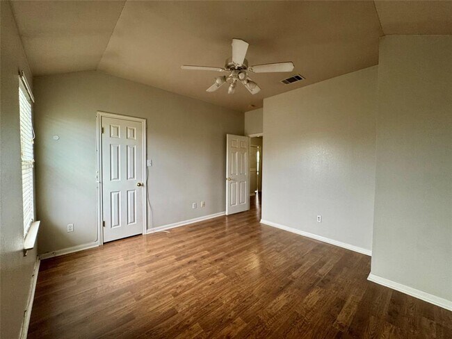 Building Photo - 701 Ranier Ln