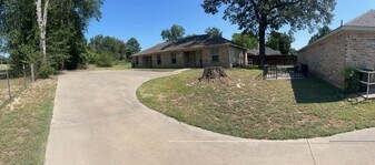 Building Photo - 202 Chestnut Dr