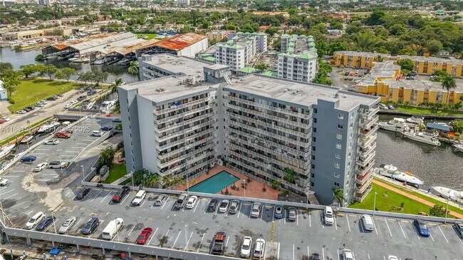 Building Photo - 1800 NW 24th Ave