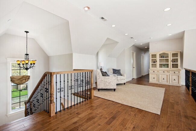 Building Photo - 404 N Dee Rd
