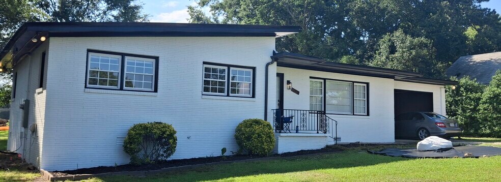 Front - 805 N 1st Ave