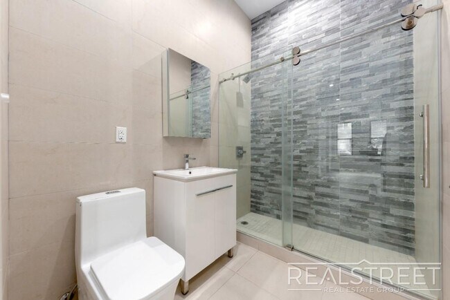 Building Photo - BRAND NEW 2 Bed in Bed Stuy!