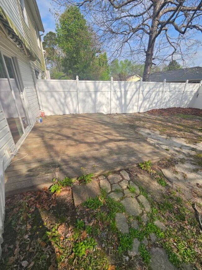 Building Photo - Cute Townhome In the Center of Jacksonville