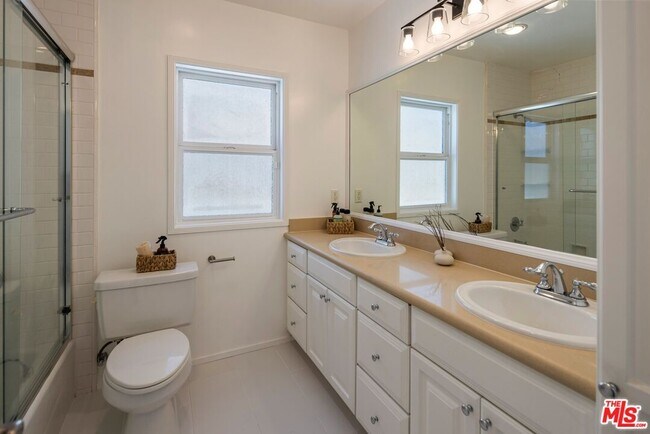 Building Photo - 6446 W 85th St