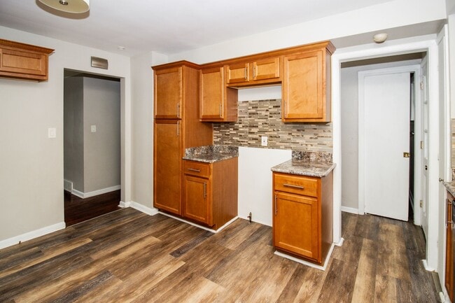 Building Photo - 15517 Shirley Ave