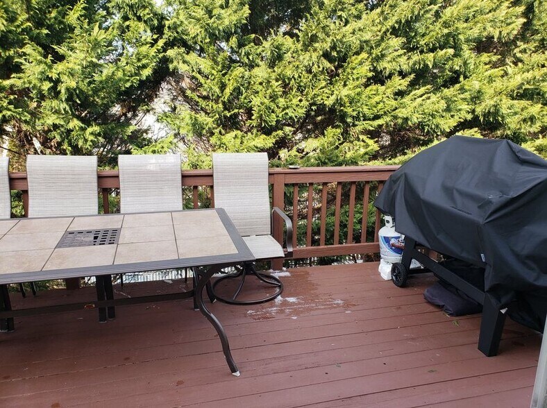 Building Photo - 12 Oaksylvan Way