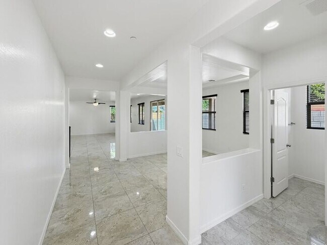Building Photo - Beautiful North Phoenix Rental in a Prime Location!