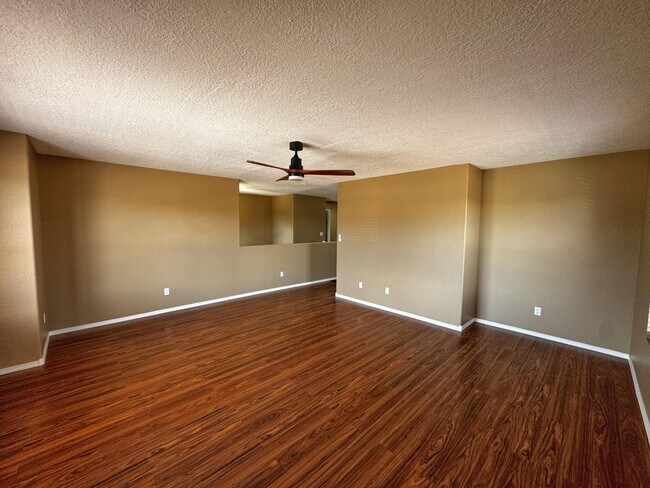 Building Photo - 923 Telstar Loop NW