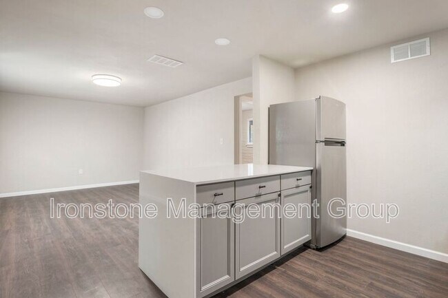 Building Photo - 2618 E 8th St