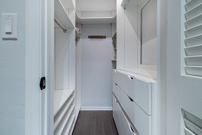 Building Photo - 3605 NE 32nd Ave