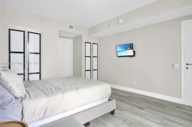 Bedroom - 1300 Brickell Bay Dr