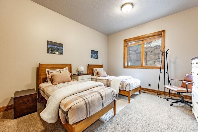 Building Photo - Magnificent Mountain Living in Jeremy Ranch