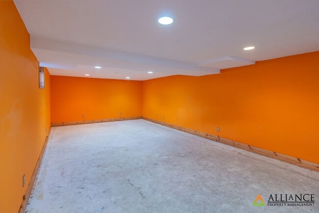 Building Photo - $300 off 1st Month's Rent!! Gorgeous Home!!