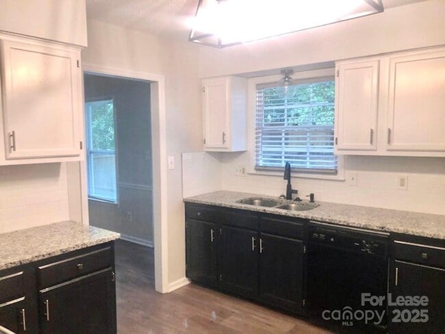 Building Photo - 6613 Farrington Ln