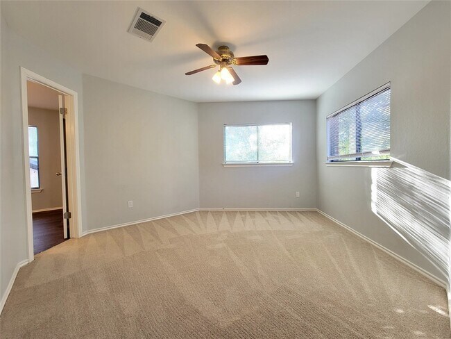 Building Photo - 809 Dogwood Trail