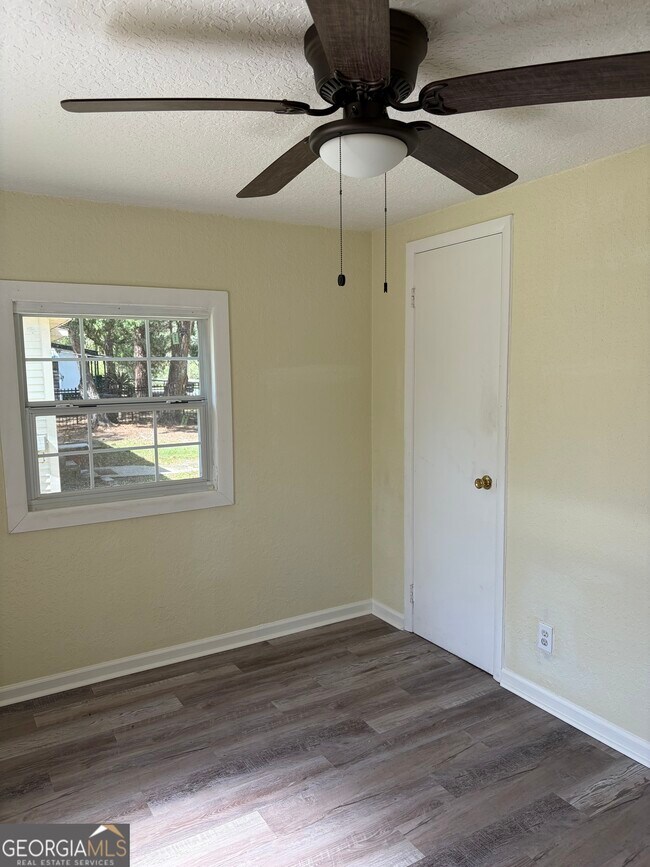 Building Photo - 307 Finley St