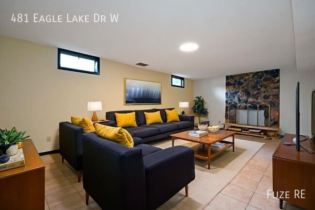Building Photo - 481 W Eagle Lake Dr