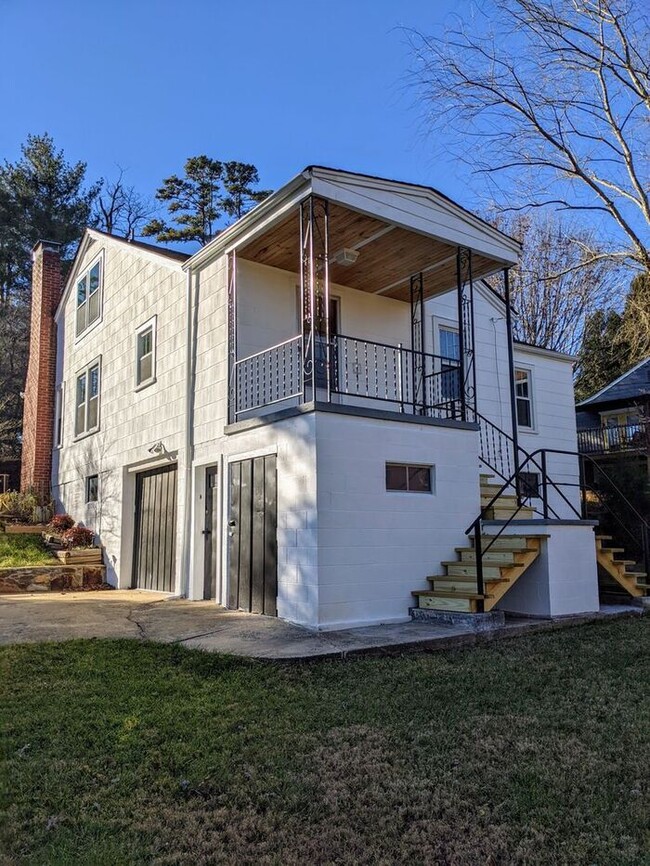 Building Photo - Beautiful Asheville Rental in the Malvern ...