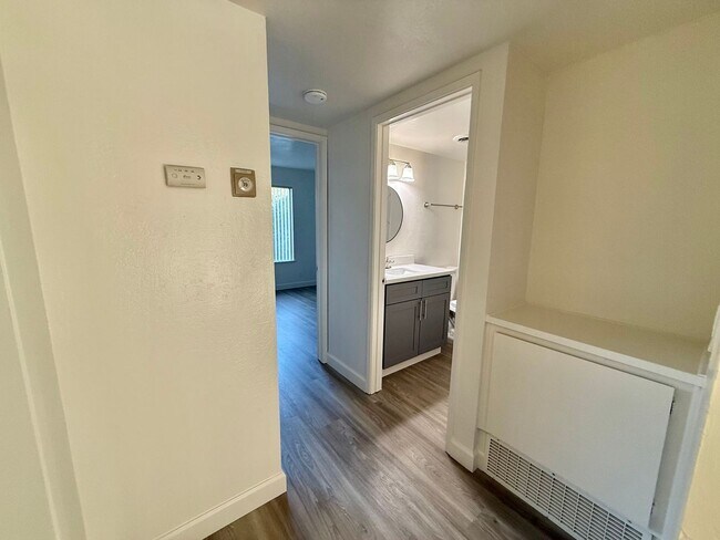 Building Photo - SANTA CLARA - Remodeled unit with patio, two parking spaces, community pool
