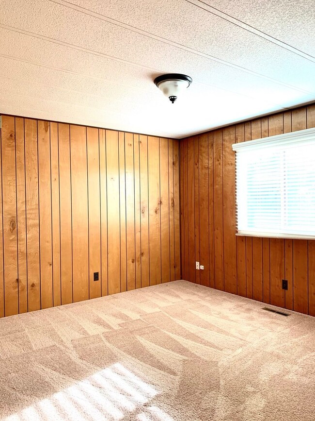 Building Photo - Beautiful Mountain Views, Minutes From I-25!