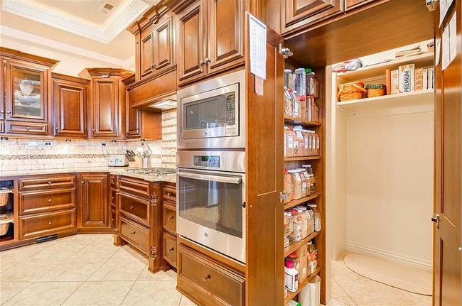 Building Photo - 2705 SW Glenn Ridge Rd