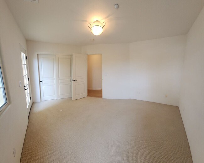 Building Photo - Contemporary Beautiful Spacious 4 bed 3 bath home