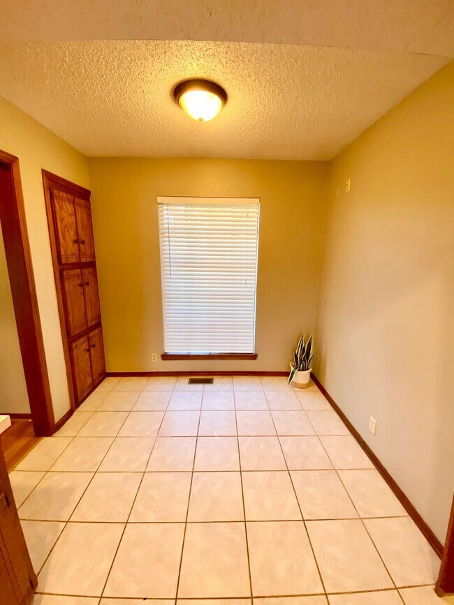 Building Photo - Beautiful Home in NW OKC -Available Now!