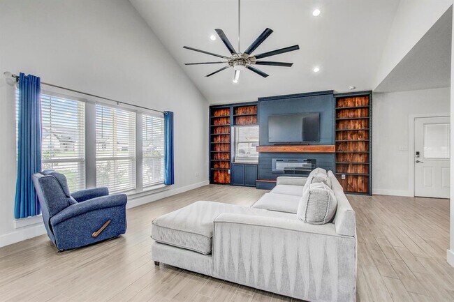 Building Photo - 109 Les Ln