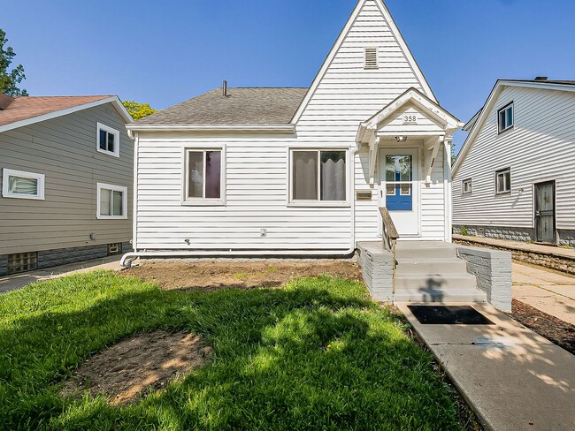 Building Photo - Charming 3 Bedroom Home Available in Quiet Pontiac Neighborhood