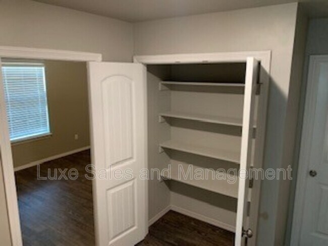 Building Photo - 2024 Buena Vida Ln