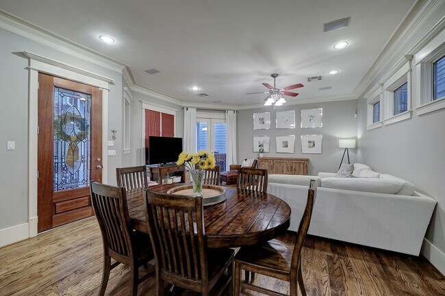 Building Photo - 1126 W 17th St