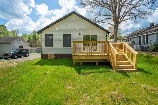 Building Photo - 1128 Rosehill Dr