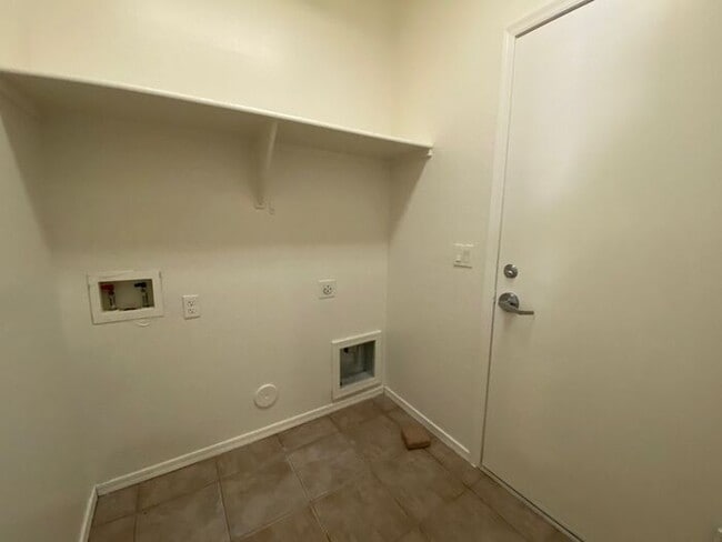 Building Photo - 3096 E Pinto Valley Rd