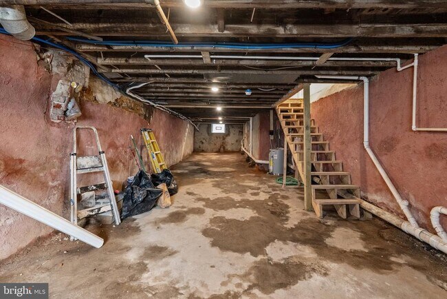 Building Photo - 13 S 55th St