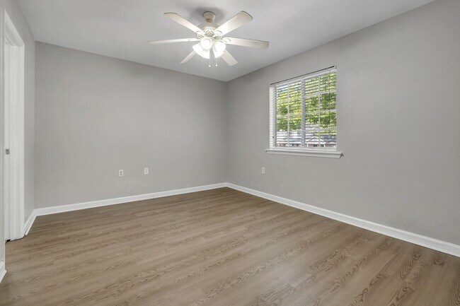 Building Photo - 2738 W Tharpe St