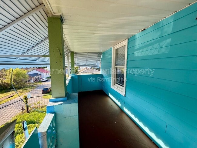 Building Photo - 900 Polk St