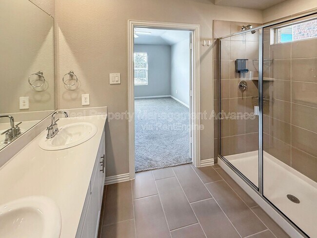 Building Photo - 615 Tribble Dr