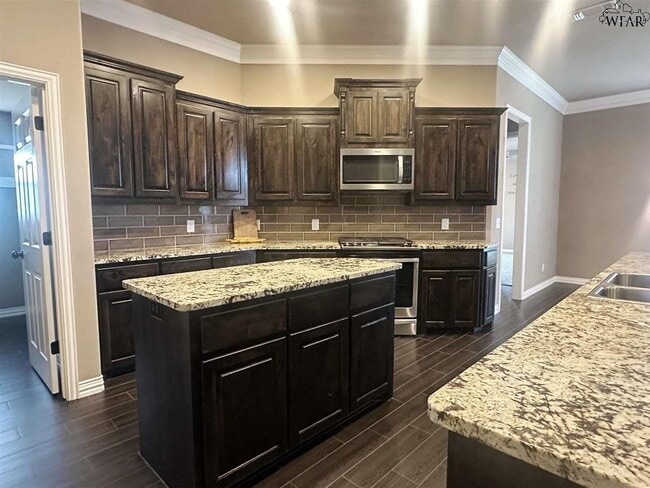 Building Photo - 5016 Southfork Dr