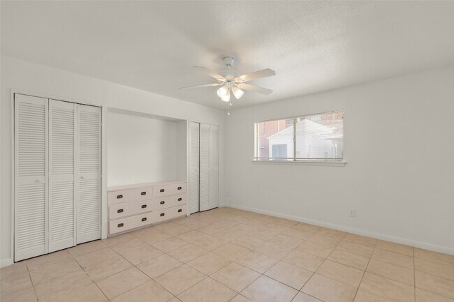 Building Photo - 2229 Mimosa Dr