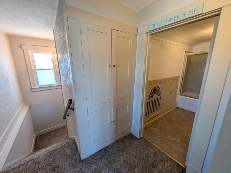 Bath Up - 123 E North St